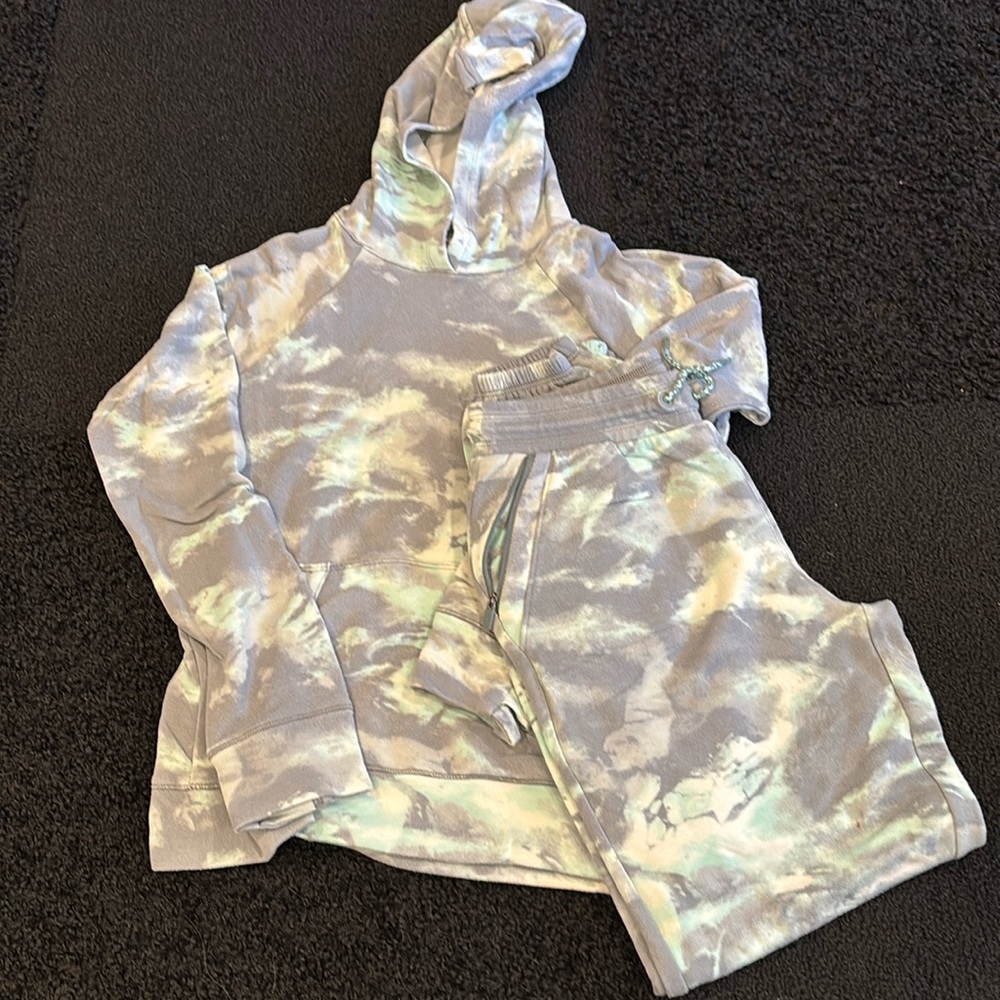 Athleta girl matching sweatsuit green and gray tie-dye pants and sweatshirt